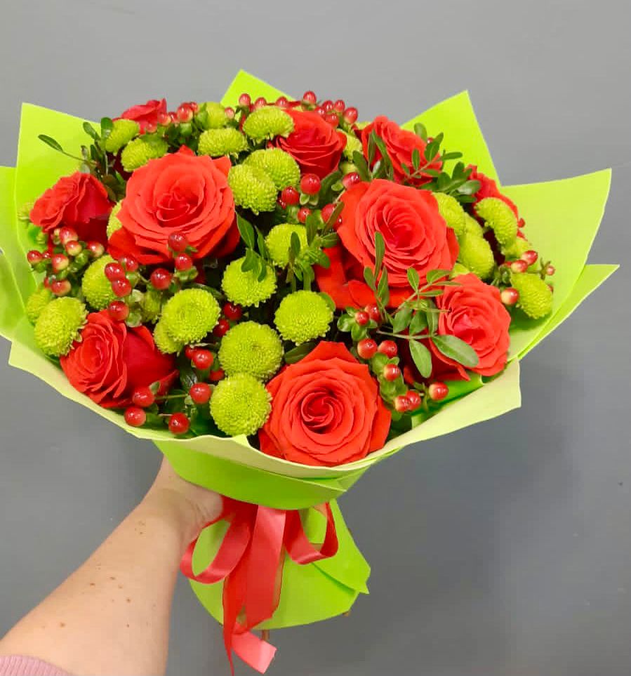 Букет цветов из: Хризантемы и Розы в Набережной