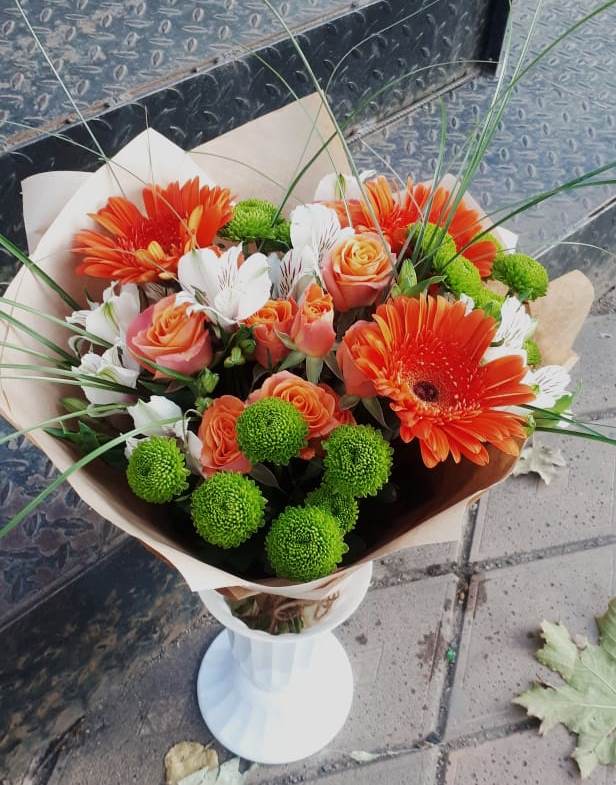 Букет цветов из: Герберы, Хризантемы, Альстромерии и Розы в Набережной