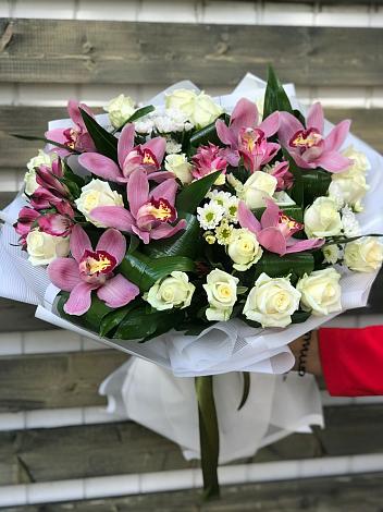 Букет цветов из: Розы и Хризантемы в Набережной