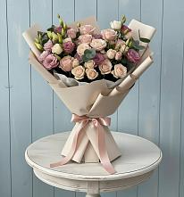 Букет цветов из:  Розы и Лизиантусы #REPLACE_PRED# Набережной