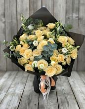 Букет цветов из:  Розы и Лизиантусы #REPLACE_PRED# Набережной