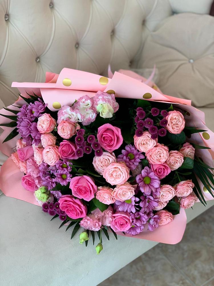 Букет цветов из: Хризантемы, Розы и Лизиантусы в Набережной