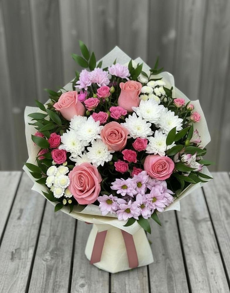 Букет цветов из: Альстромерии, Гвоздики, Розы и Хризантемы в Набережной