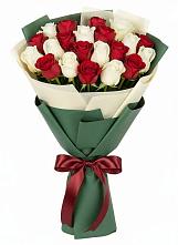 Букет Микс из красных и белых роз #REPLACE_PRED# Набережной