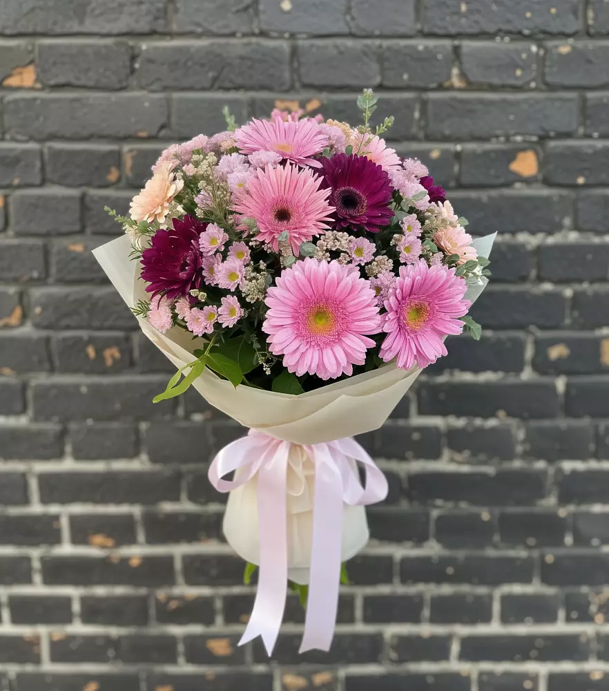 Букет цветов из: Герберы и Хризантемы в Набережной