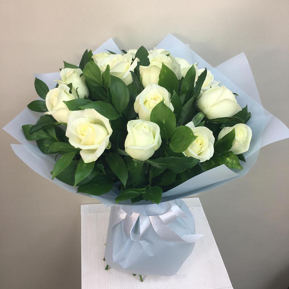 Букет 15 Белых роз Проуд в Набережной