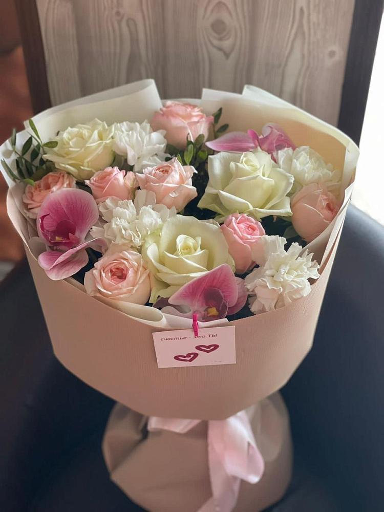 Букет цветов из: Орхидеи, Розы и Гвоздики в Набережной