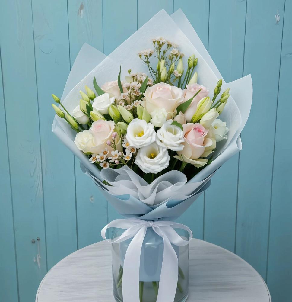 Букет цветов из: Розы и Лизиантусы в Набережной