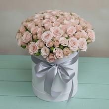 Цветочная композиция из Розы в шляпной коробке в Набережной