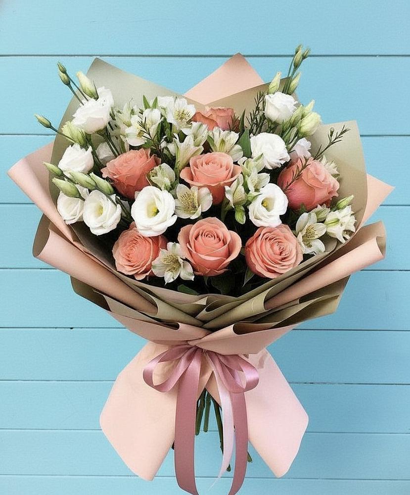Букет цветов из: Розы, Альстромерии и Лизиантусы в Набережной