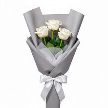 Букет 3 белые розы в Набережной