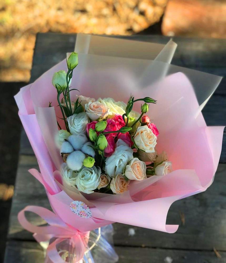 Букет цветов из: Розы и Лизиантусы в Набережной