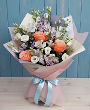 Букет цветов из:  Лизиантусы, Розы, Альстромерии и Гипсофила в Набережной