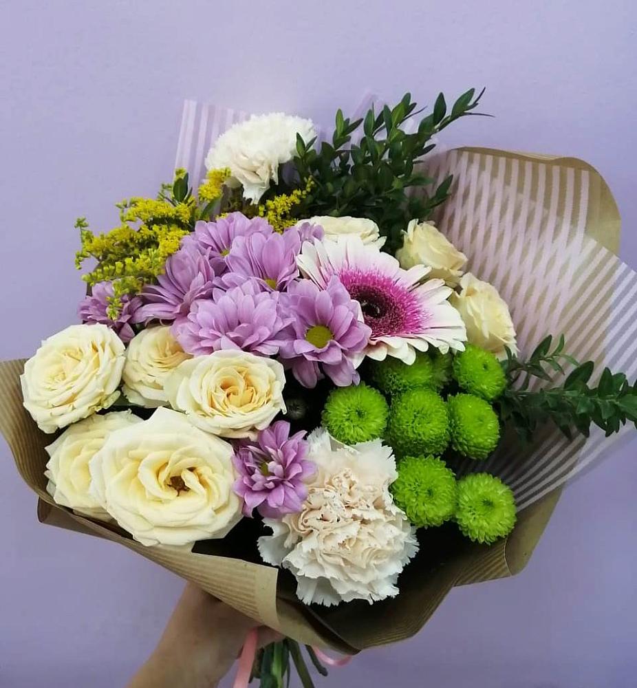 Букет цветов из: Хризантемы, Розы, Гвоздики и Герберы в Набережной