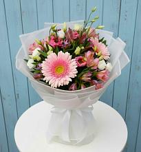 Букет цветов из:  Герберы, Альстромерии и Лизиантусы в Набережной